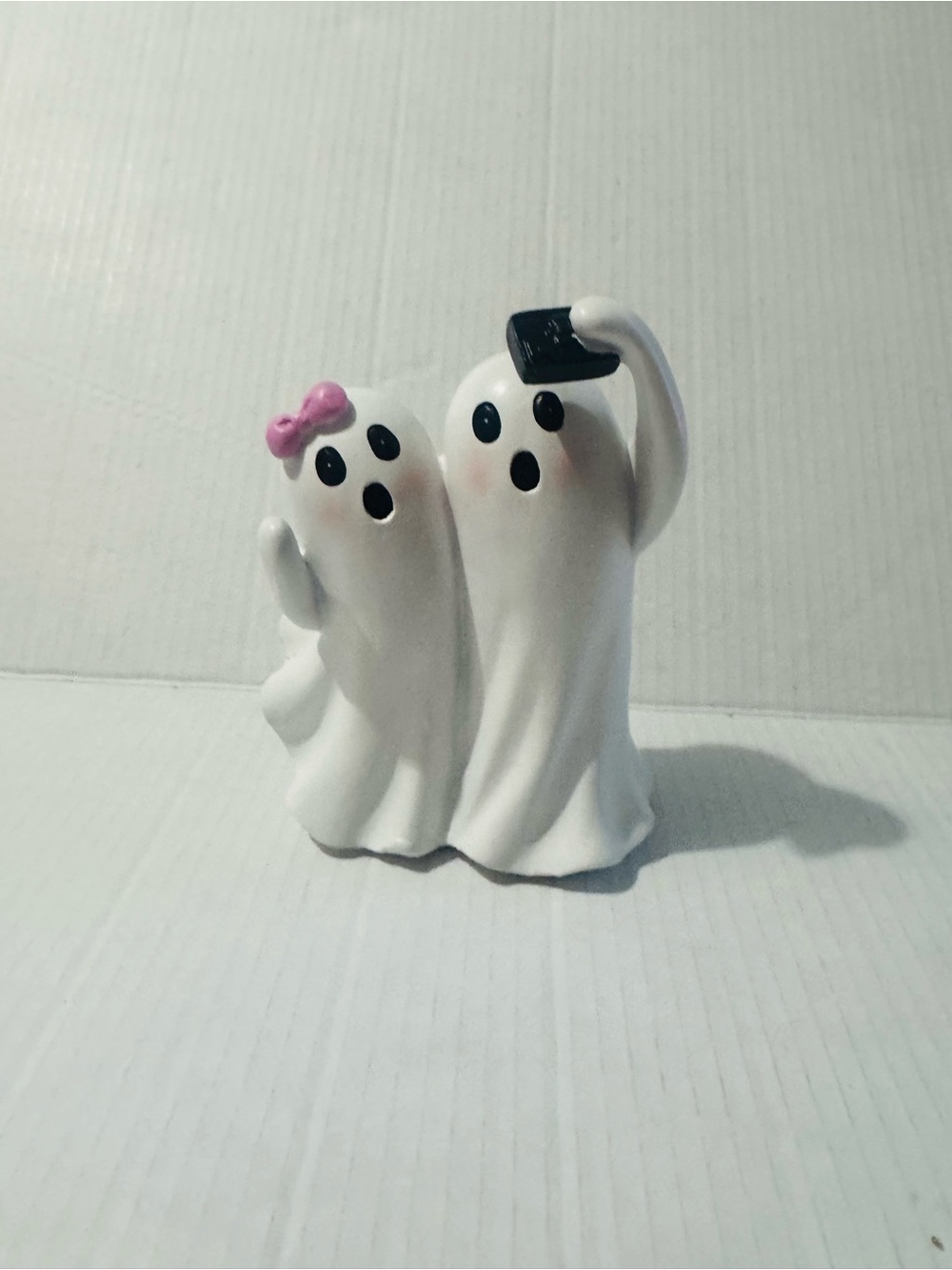 Ghost couple taking selfie polyresin Halloween decor BNWT